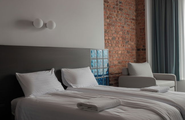 Resume Apartments - Photo 9