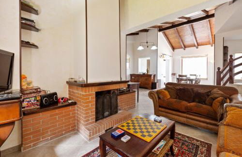 Valley View Villa in San Mango D'aquino with Hot Tub - Foto 23