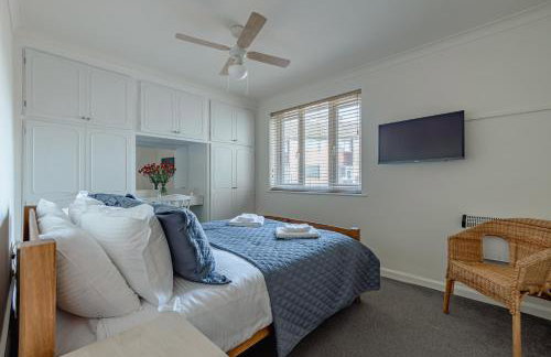 Luxury 2 Bed Room Lake View Apt Bowness Parking - Photo 12