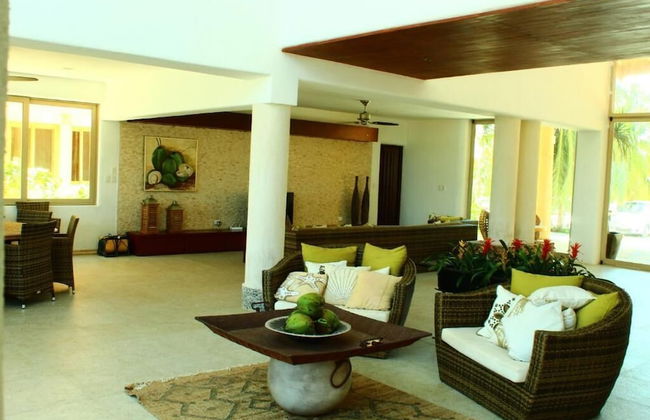 Uinic Chay Luxury Ocean Front Villa - Photo 2