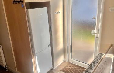 Two Bedroom Willerby Caravan Located in Uddingston, Glasgow at Maryville Caravan Site - Photo 7