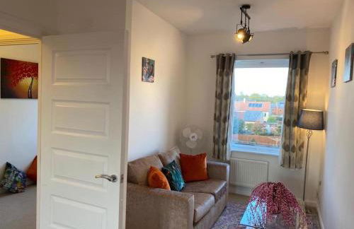 Homely, Cosy & Contemporary 4 BDR house with Garden & Parking 5 mins drive to Addenbrookes & Papworth hospitals & Bio Medical campus - Foto 9