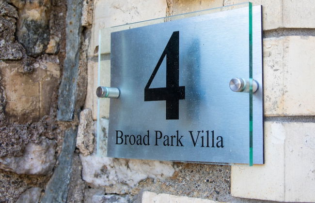 Broadpark Villa - Photo 9