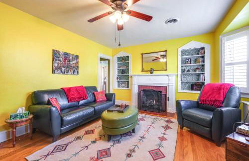 Colorful Roanoke Vacation Rental with Hot Tub! - Foto 4