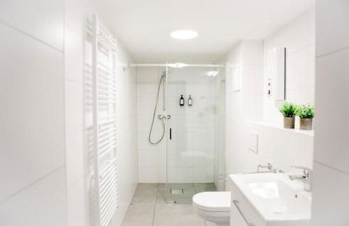 bonquartier - LUX APT #2 Moderne, stilvolle Wohnung mit voll ausgestatteter Küche, Klimaanlage und Parkplatz - Foto 12