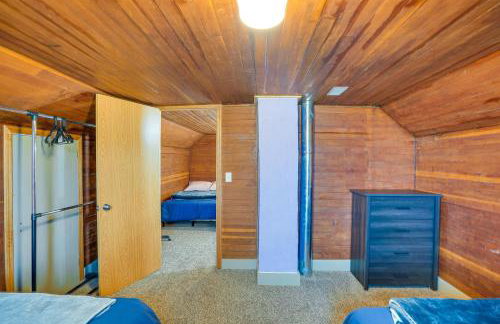 Serene Devils Lake House with Deck and Fire Pit! - Foto 20