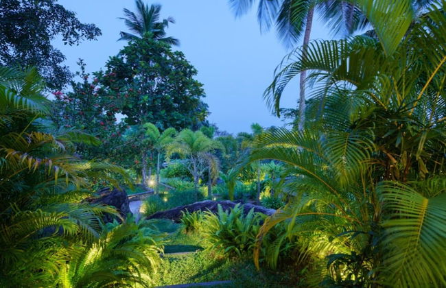 Cool and Contemporary Hilltop Villa With Ocean Views - Photo 24