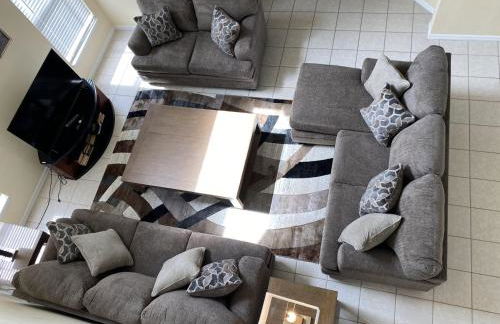 Family Ready in Gated Community Near Attractions - Foto 1