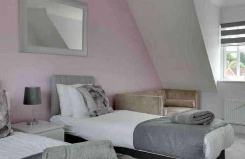 Elizabeth II Five Bedroom Spacious Home - Foto 5