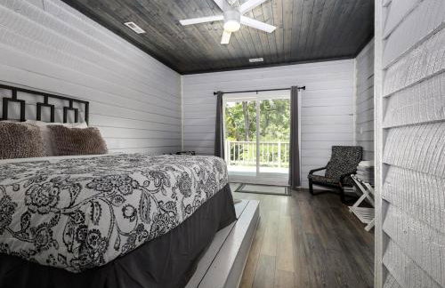 Dog Friendly Lakeside Escape with Hammock and Fire Pit - Foto 15