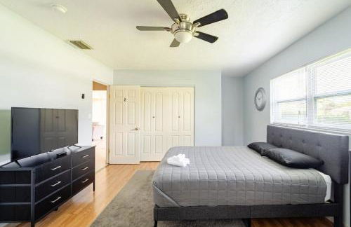 Serene Escape Cozy Home close to Beaches - Foto 29