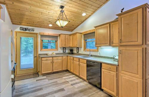 Charming Thompsonville Home with On-Site River! - Foto 7