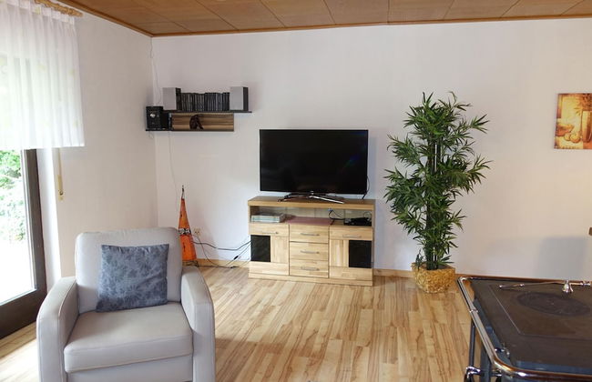 Feusdorf Forest Bungalow - Photo 8