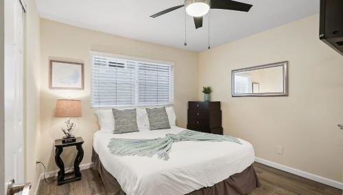 Stunning Beach Delight with Hot Tub, Fire Pit, Parking & Walk to Beach! - Foto 3