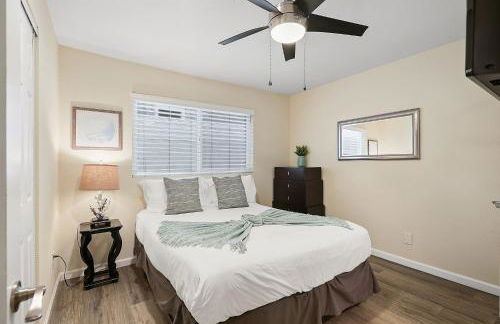 Stunning Beach Delight with Hot Tub, Fire Pit, Parking & Walk to Beach! - Foto 3