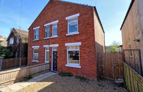 Comfy 4 Bed, Sleeps 8, fast WIFI, Contractor friendly - Foto 65