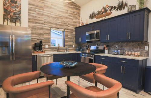 Cabin 7 (1-Bed, Modern-Luxury w. Hot Tub) - Photo 2