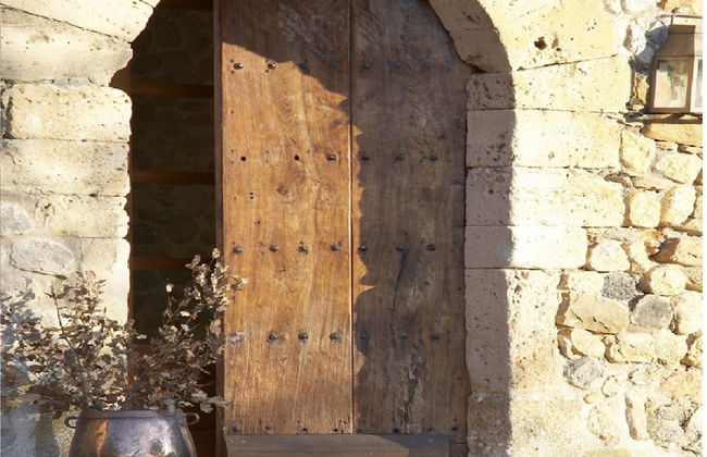Traditional Estate From the XIV Century, With Swimming Pool - Photo 2