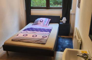 Halle, TOP -PREISE, große 79 qm SD FeWo, EG, wahlweise mit 1- 3 DZ, inklusiv TV Lounge, Küche, Bad WC Einfach und gut, Langzeitmieter VB Preise - Foto 50