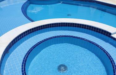 Apto com ar-cond e piscina a 100m mar praia da Enseada - Foto 62