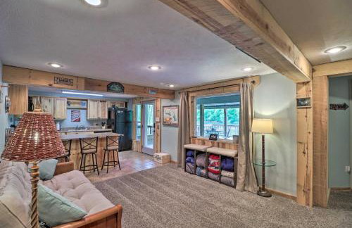 Expansive Cotter Cabin on White River with Deck! - Foto 25