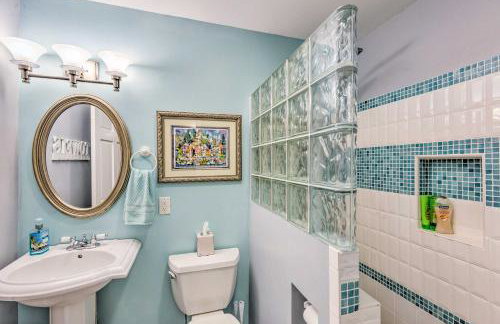 Elegant Stone Cottage Steps to Crystal Lake Beach - Foto 19