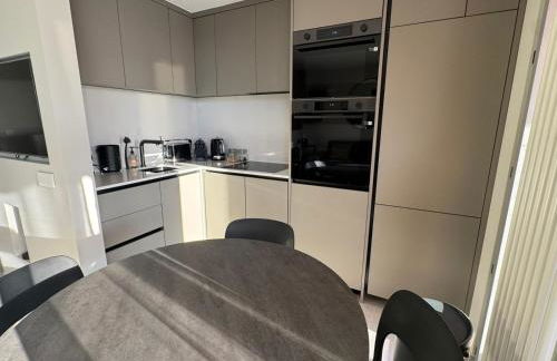 Dernier étage coeur Menton, vue mer parking privé - Photo 12