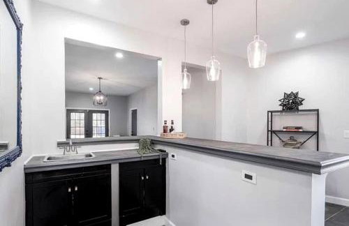 Waterfront Retreat with Spectacular Interior, Jacuzzi and Game Room in NC - Foto 73