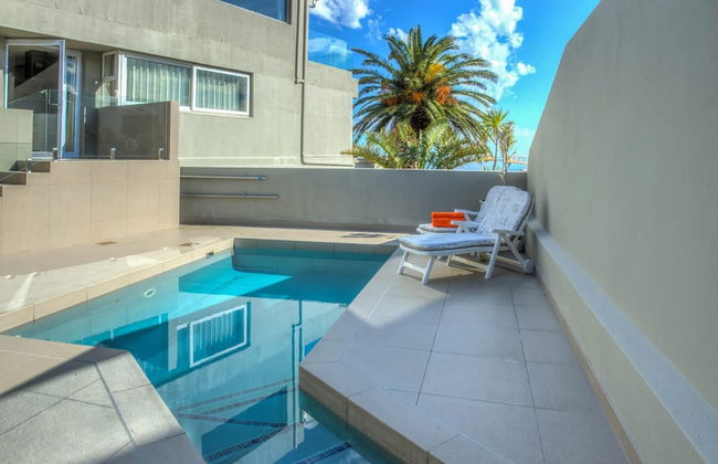 Modern Apartment in Camps Bay w Private Pool Houghton Steps - Photo 11