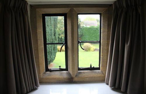 Charney Manor - Photo 11