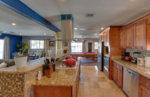 Elegant Home with Pool Table 3 Mi to Vegas Strip! - Foto 5