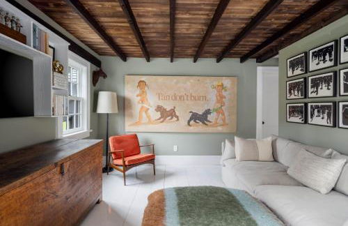 Bridgehaven Estate by Rove Travel - Luxe Home with Pool - Photo 4