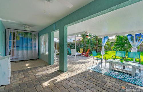 Dog Friendly Home wPrivate Fenced Yard, Garage & Fire Pit STEPS to the Beach! - Foto 21