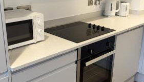 Joyful Group - Stylish 2 Bedroom Duplex with Sofa Bed in Salford M5 - Foto 4