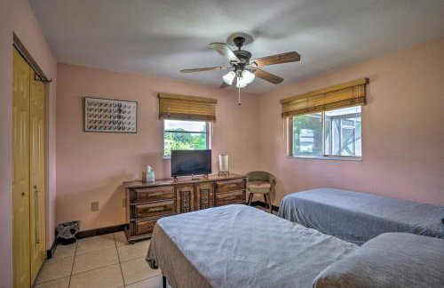 Canal-Front Retreat w/ Heated Pool & Hot Tub! - Foto 18