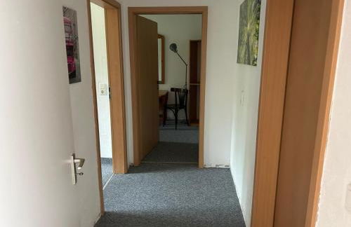Ferienwohnung für Monteure 3 Zi, Wohnzimmer 1x, Küche, Bad, 1Gäste WC - Foto 5
