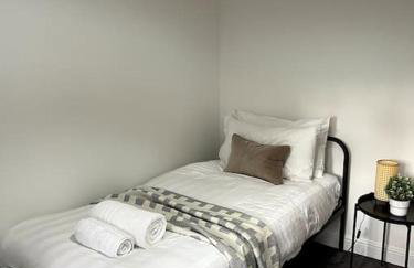 4 Bedroom House Coventry Sleep 7 with 3 Parking Spaces - Foto 13