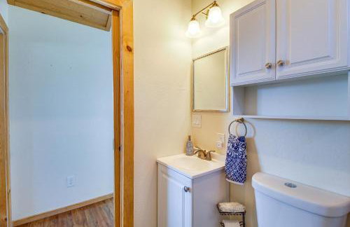 2 Mi to Rainbow Lake: Lovely Lakeside Tiny Home - Foto 18