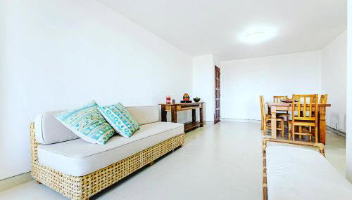 Excelente apartamento no melhor point de Itaúna a 100 m da praia - Foto 2