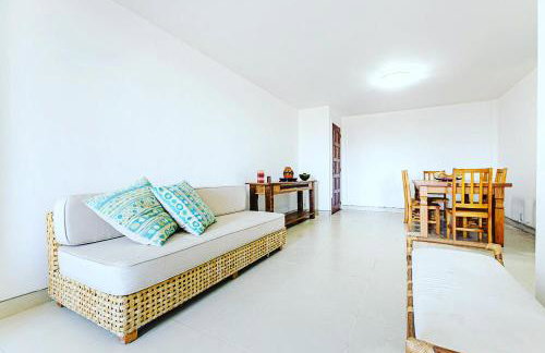 Excelente apartamento no melhor point de Itaúna a 100 m da praia - Foto 2