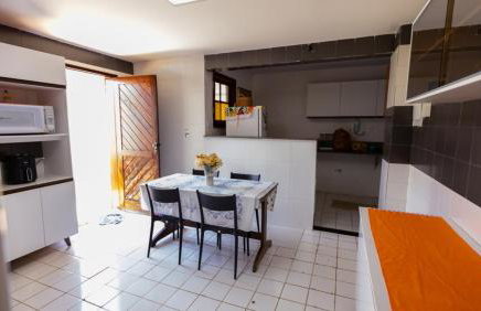Casa com Wi-Fi, Piscina e Garagem a 550m da Praia - Foto 12