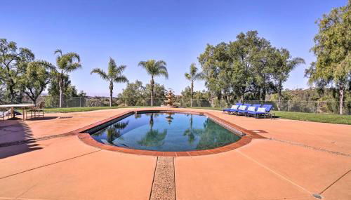 Equestrian Estate with Horse Stables and Pool! - Foto 5