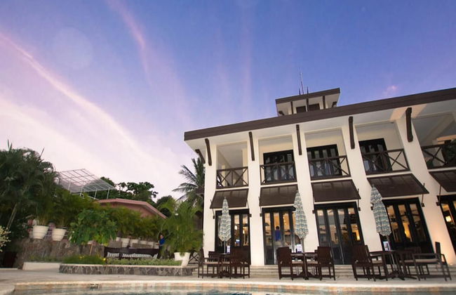 Luxe! Impressively designed 2nd-floor unit in Coco done in red and orange hues - Photo 10