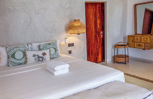 Solymar Staffed Beach Front Villa - Photo 3