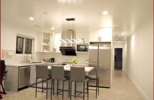 Dimond Abode Vacation Rental, Oakland California Dimond District - Photo 14