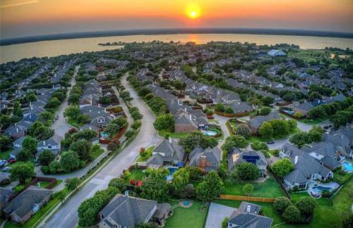 Lovely Lakeside Living - Foto 44