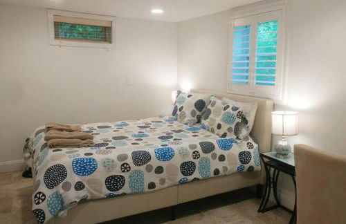 Contemporary 3 Bedroom Apt with Sauna in Woods - Foto 5