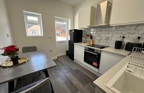 Modern Central Apartments with Balcony - Photo 60