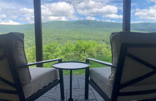 Cozy Historic Cabin with stellar view of Big Schloss - Foto 8