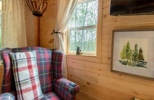 Cabin w Hot tub, 24 acres, 30 min to Gore, MtnView - Foto 10